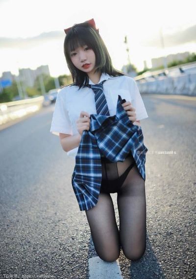 彩象岛的女孩儿